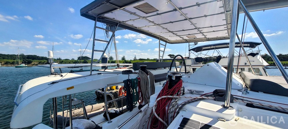 Lagoon 450  Flybridge - Yacht Charter Sailica