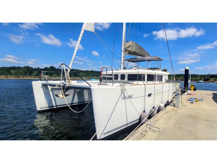 Lagoon 450  Flybridge - Yacht Charter Sailica