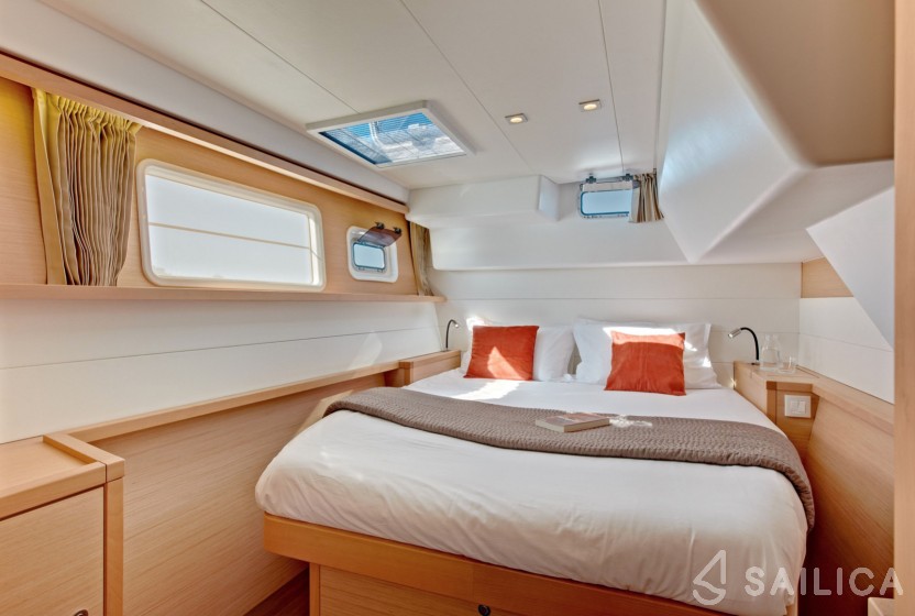 Lagoon 450  Flybridge - Yacht Charter Sailica