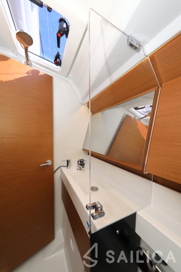 Sun Odyssey 410 - Yacht Charter Sailica
