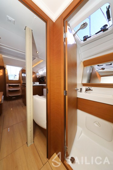 Sun Odyssey 410 - Yacht Charter Sailica