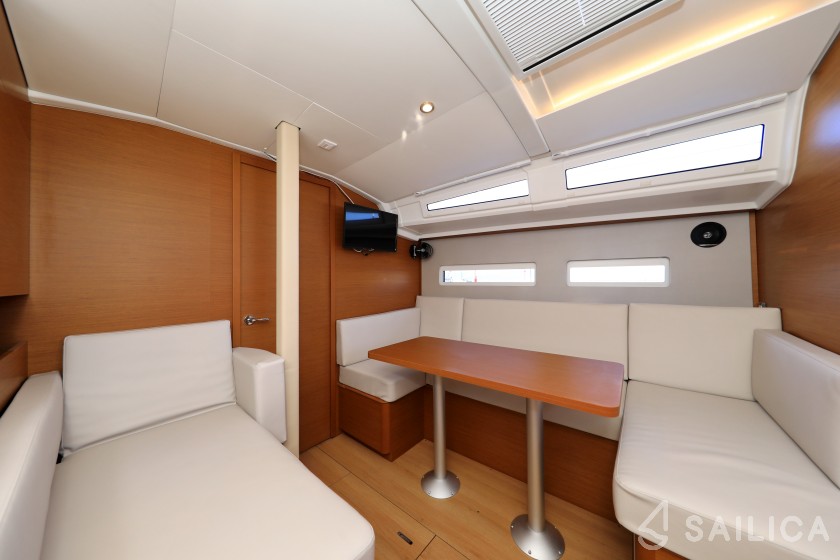 Sun Odyssey 410 - Yacht Charter Sailica