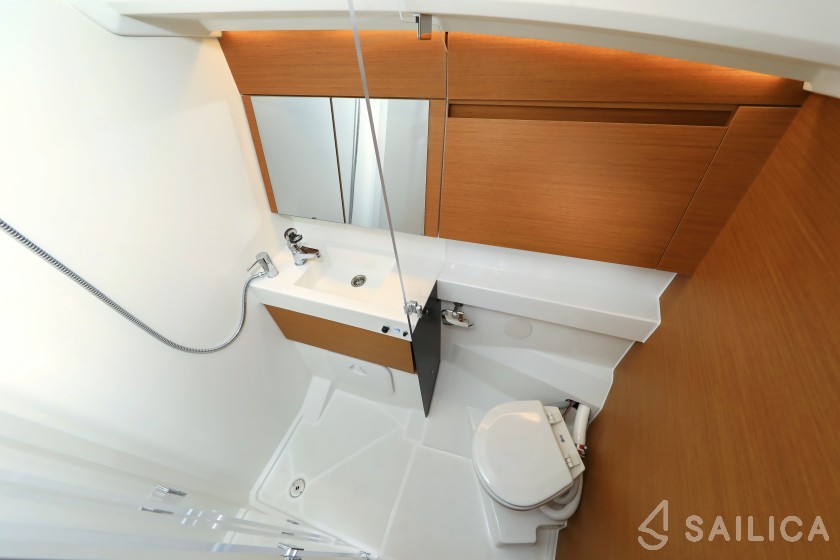 Sun Odyssey 410 - Yacht Charter Sailica