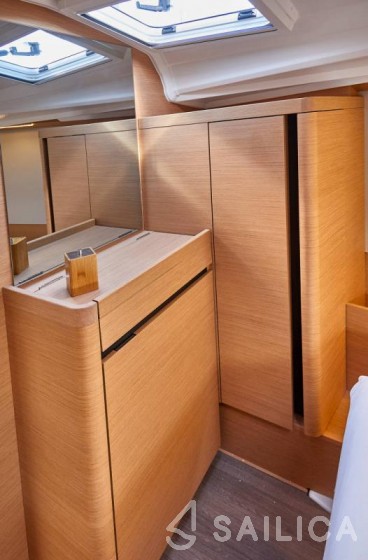 Sun Odyssey 410 - Yacht Charter Sailica
