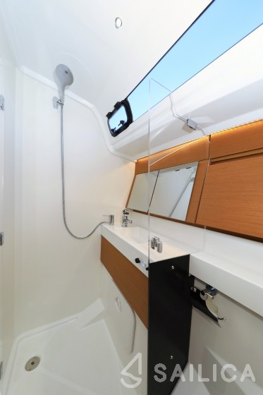 Sun Odyssey 410 - Yacht Charter Sailica