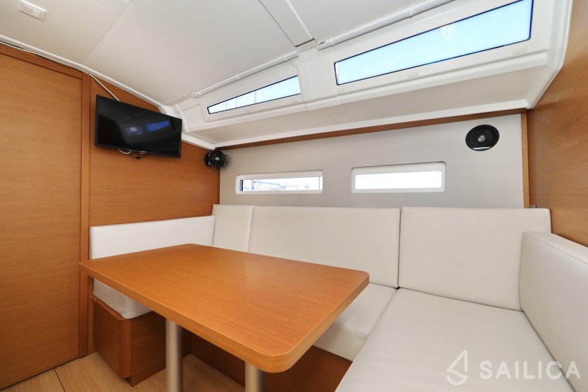Sun Odyssey 410 - Yacht Charter Sailica