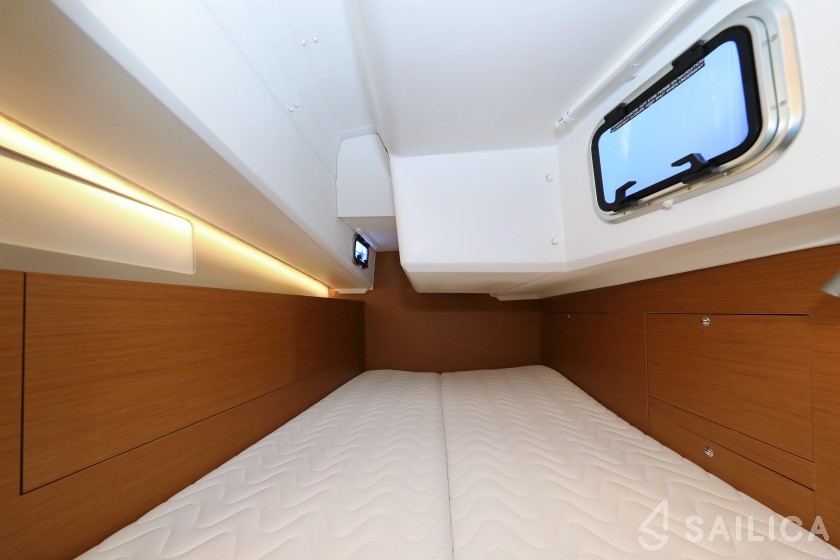 Sun Odyssey 410 - Yacht Charter Sailica