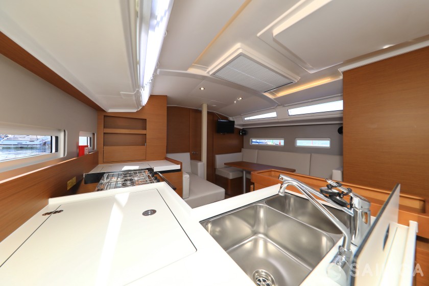 Sun Odyssey 410 - Yacht Charter Sailica