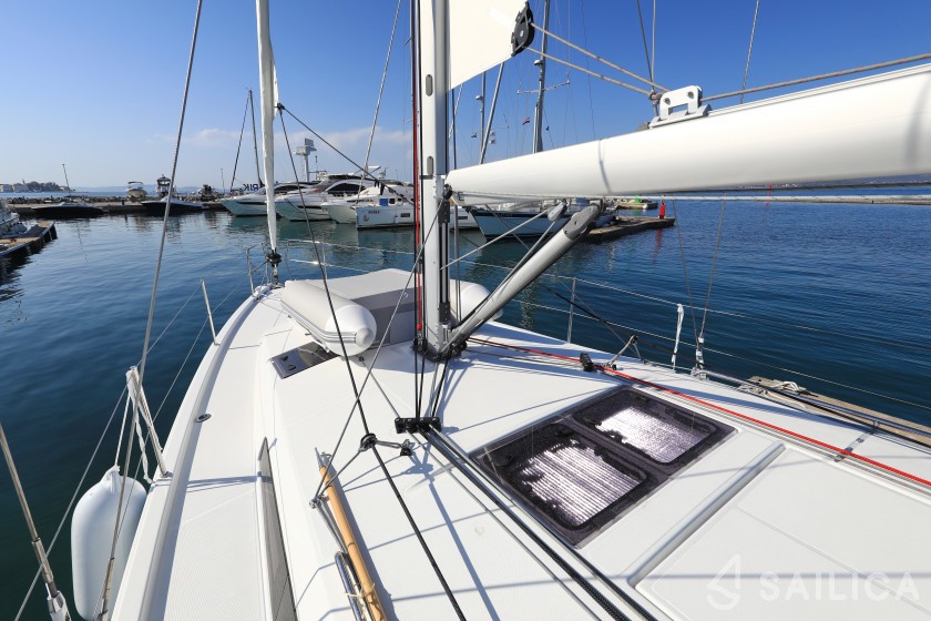Sun Odyssey 410 - Yacht Charter Sailica