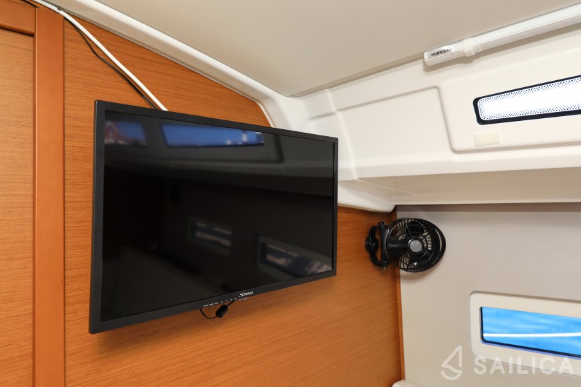 Sun Odyssey 410 - Yacht Charter Sailica