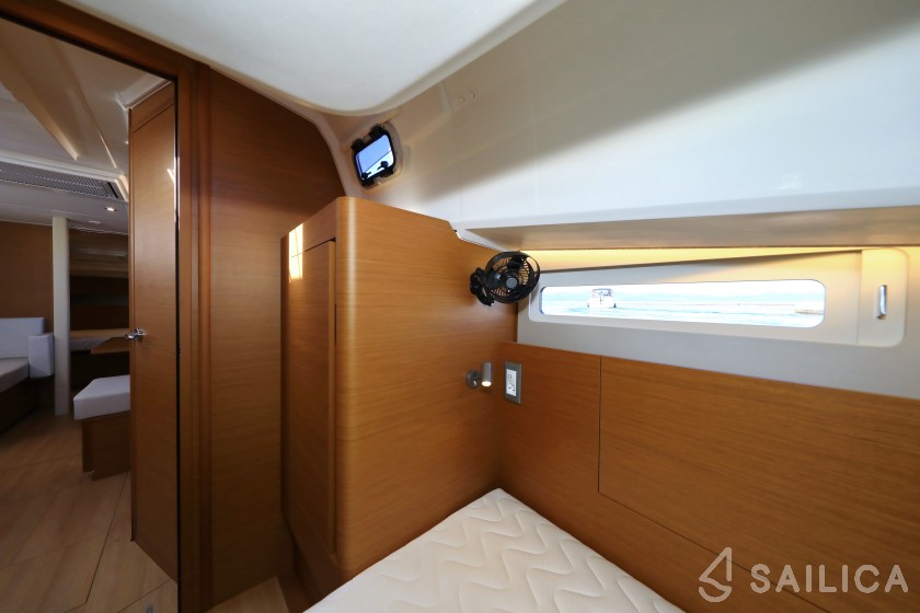 Sun Odyssey 410 - Yacht Charter Sailica