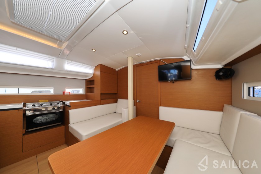 Sun Odyssey 410 - Yacht Charter Sailica