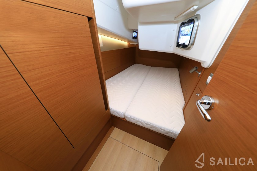 Sun Odyssey 410 - Yacht Charter Sailica