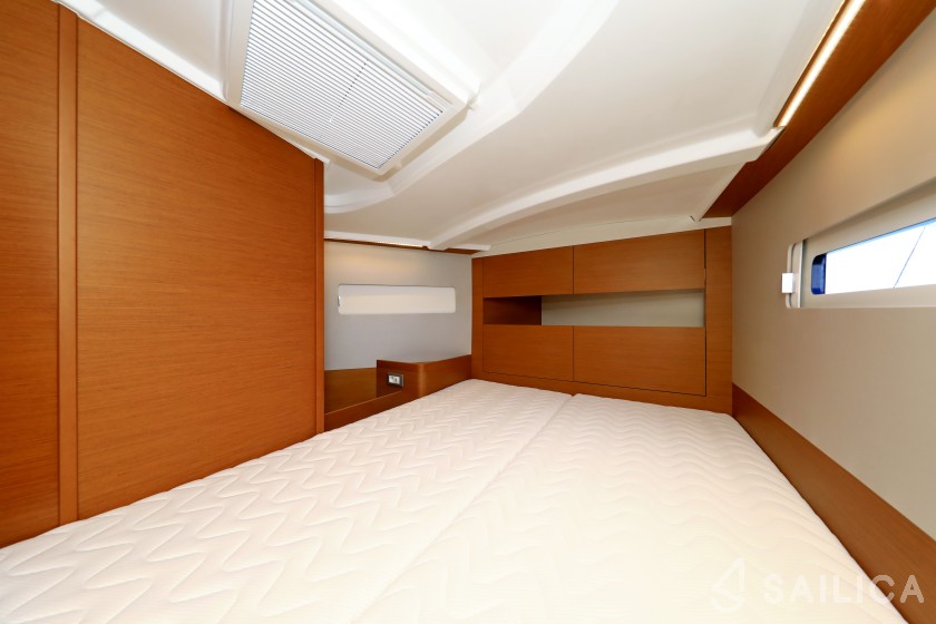 Sun Odyssey 410 - Yacht Charter Sailica