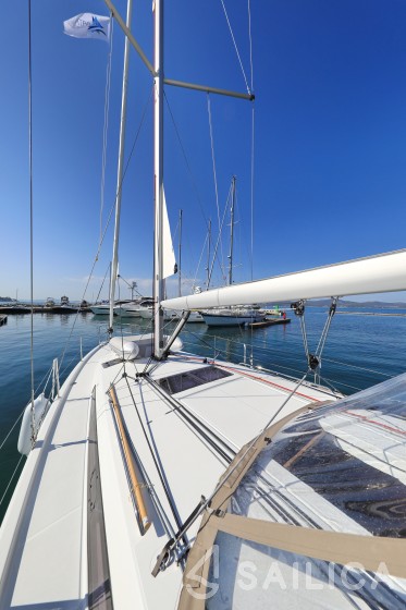 Sun Odyssey 410 - Yacht Charter Sailica
