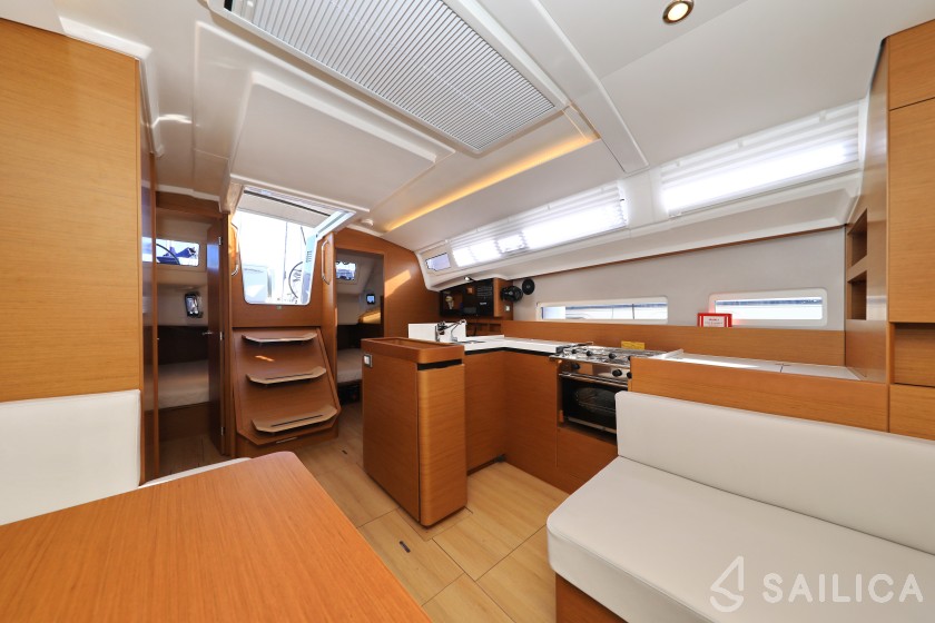 Sun Odyssey 410 - Yacht Charter Sailica