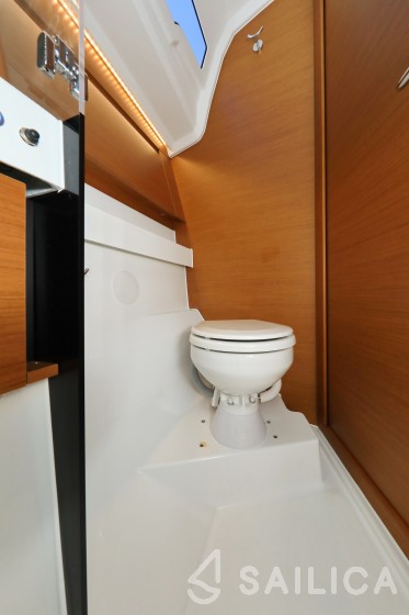 Sun Odyssey 410 - Yacht Charter Sailica