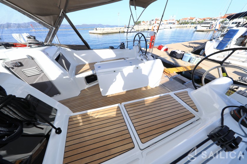 Sun Odyssey 410 - Yacht Charter Sailica