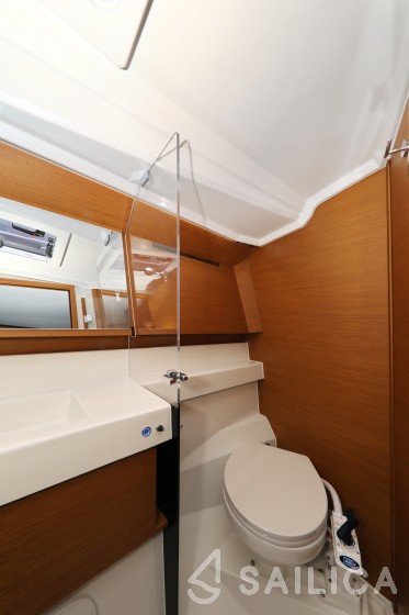 Sun Odyssey 410 - Yacht Charter Sailica