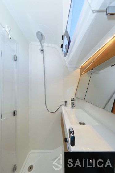 Sun Odyssey 410 - Yacht Charter Sailica