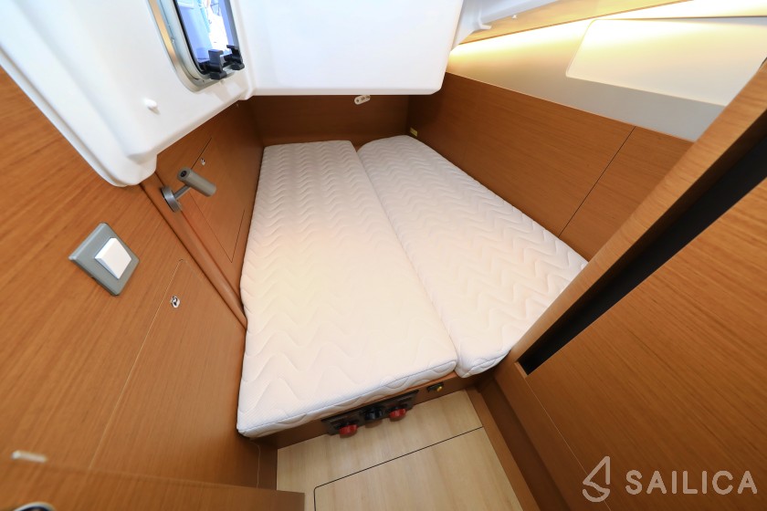 Sun Odyssey 410 - Yacht Charter Sailica