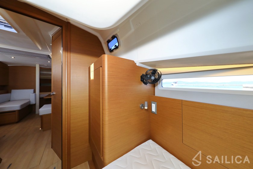 Sun Odyssey 410 - Yacht Charter Sailica