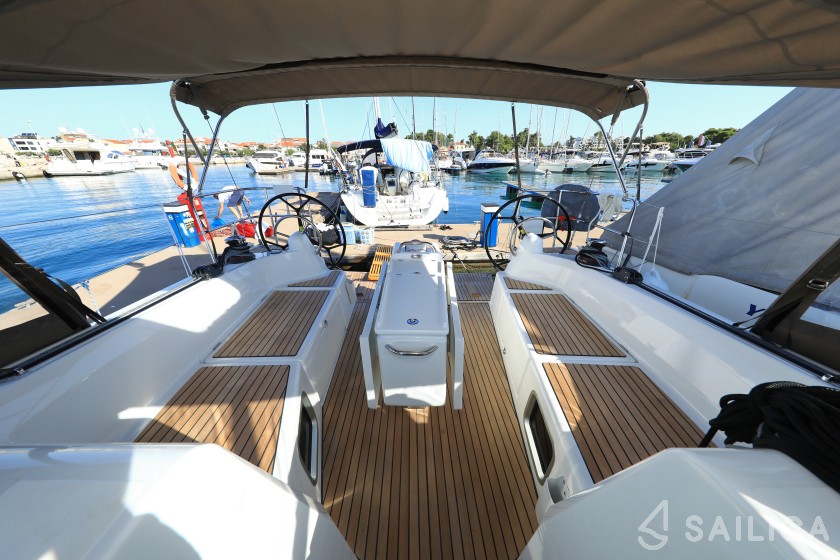 Sun Odyssey 410 - Yacht Charter Sailica