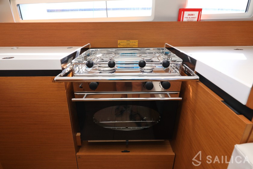 Sun Odyssey 410 - Yacht Charter Sailica
