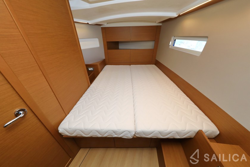 Sun Odyssey 410 - Yacht Charter Sailica