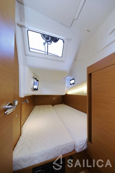 Sun Odyssey 410 - Yacht Charter Sailica