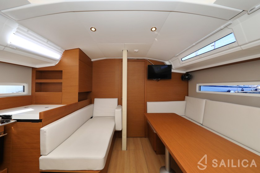 Sun Odyssey 410 - Yacht Charter Sailica