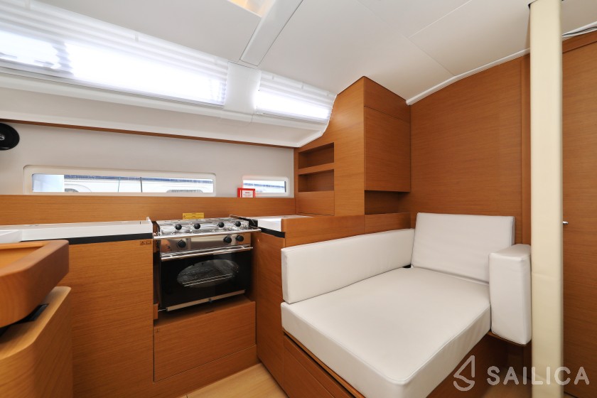Sun Odyssey 410 - Yacht Charter Sailica