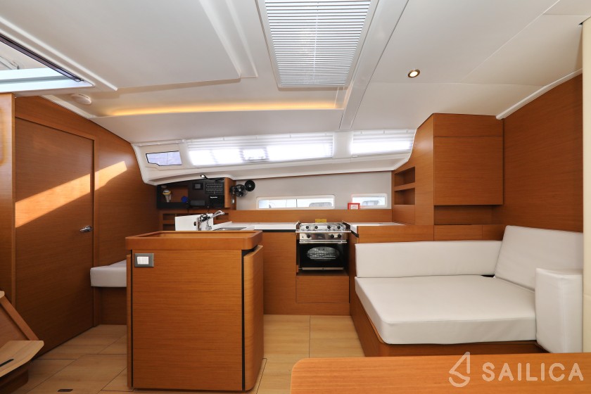 Sun Odyssey 410 - Yacht Charter Sailica