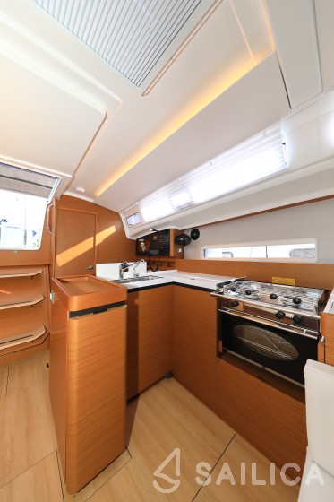 Sun Odyssey 410 - Yacht Charter Sailica