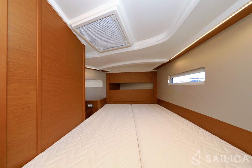 Sun Odyssey 410 - Yacht Charter Sailica