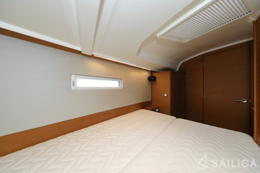 Sun Odyssey 410 - Yacht Charter Sailica