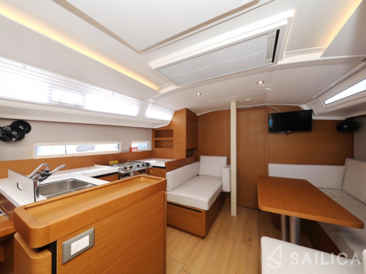 Sun Odyssey 410 - Yacht Charter Sailica