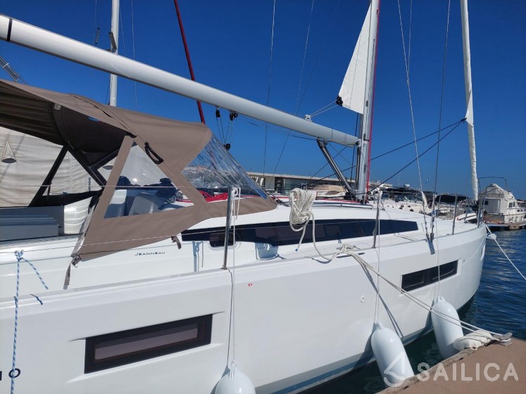 Sun Odyssey 410 - Yacht Charter Sailica