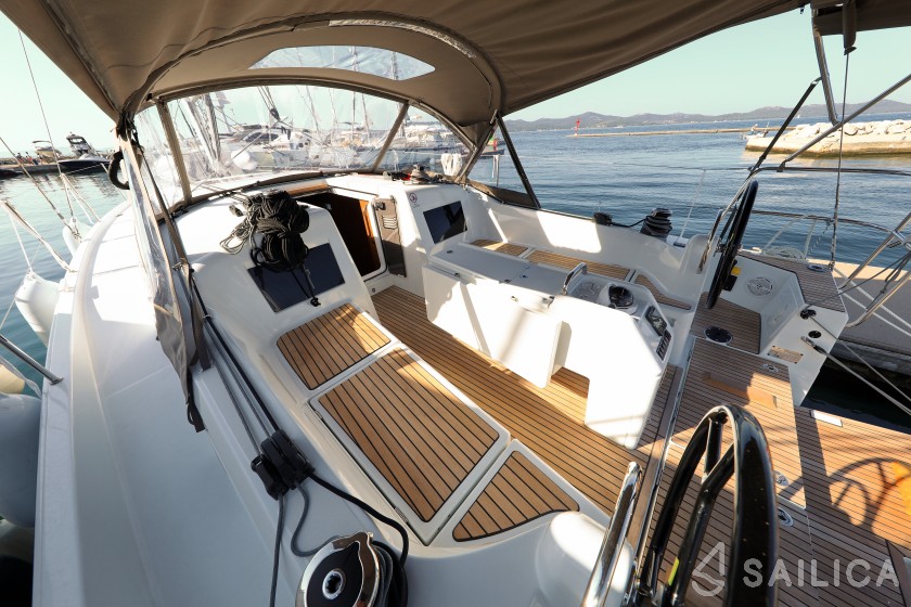 Sun Odyssey 410 - Yacht Charter Sailica