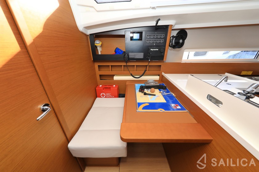 Sun Odyssey 410 - Yacht Charter Sailica