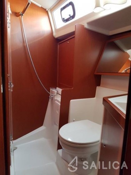 Oceanis 41.1 - Yacht Charter Sailica