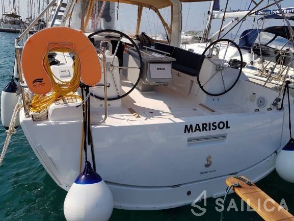 Oceanis 41.1 - Yacht Charter Sailica