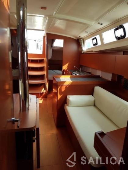 Oceanis 41.1 - Yacht Charter Sailica