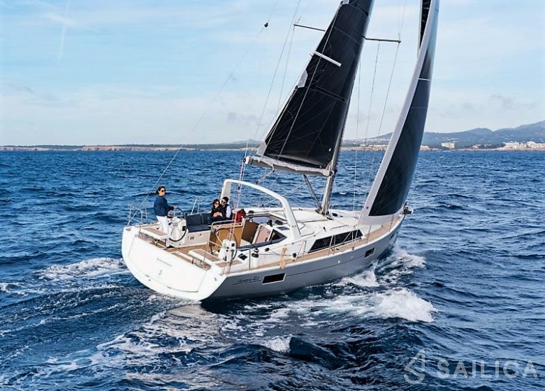 Oceanis 41.1 - Yacht Charter Sailica