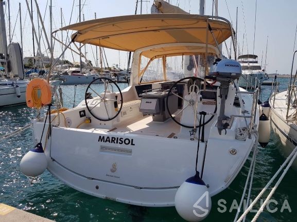 Oceanis 41.1 - Yacht Charter Sailica