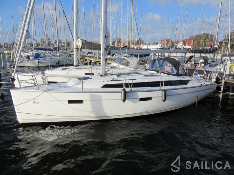 Bavaria 37 Cruiser - Yacht Charter Sailica