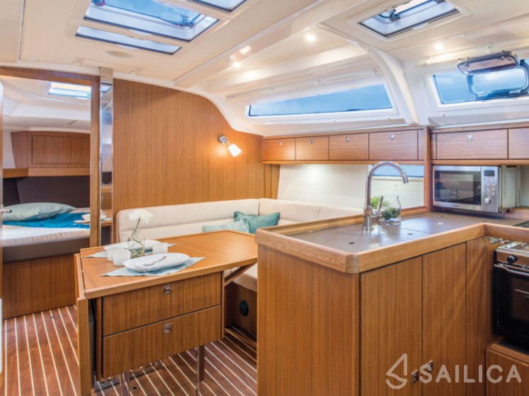 Bavaria 37 Cruiser - Yacht Charter Sailica