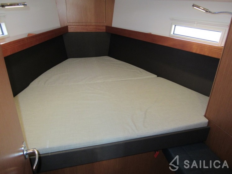 Bavaria 37 Cruiser - Yacht Charter Sailica