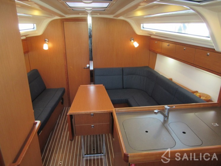Bavaria 37 Cruiser - Yacht Charter Sailica