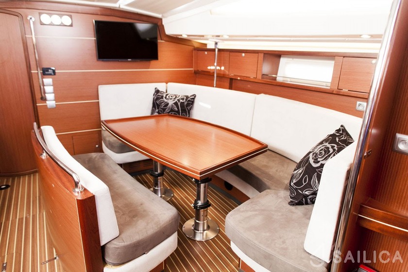 Delphia 47 - Yacht Charter Sailica